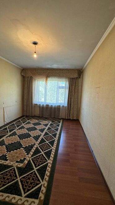 продаю квартиру в востоке 5: 2 бөлмө, 50 кв. м, 105-серия, 5 кабат, Эски ремонт