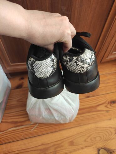 Tuflilər: Tuflilər, Ölçü: 37, rəng - Qırmızı, İşlənmiş — 10