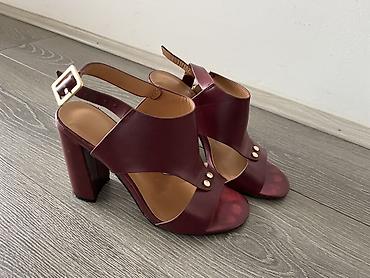 balenciaha: Ženske sandale na visoku blok štiklu, bordo boje. - Dizajn sa širokim — 1