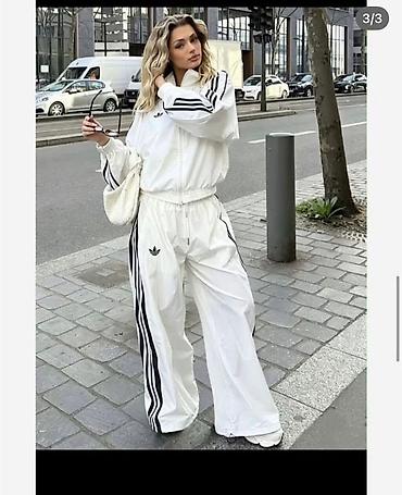 куртки adidas: Женский спортивный костюм с широкими брюками - Комплект из двух — 3