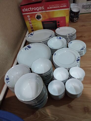 набор посуды бу: Продаю набор посуды, б/у, состояние отличное. 102 персон, 10
