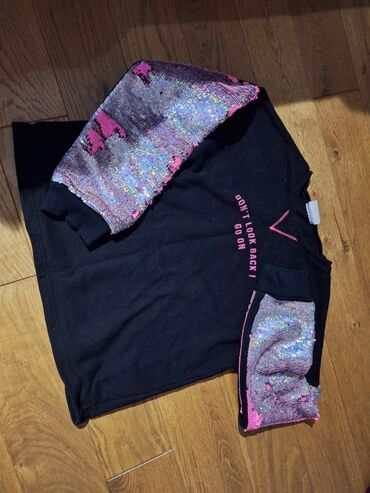 Duksevi: Benetton, Sa kapuljačom, 140-146 — 7