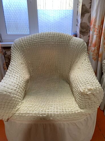 фото бумаги: Срочно продается диван Есть 2 кресла В хорошем состоянии Есть чехлы
