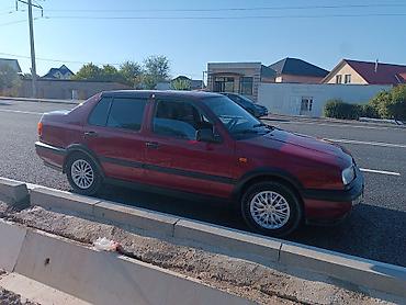 Volkswagen Vento: 1994 г., 1.8 л, Механика, Бензин, Седан