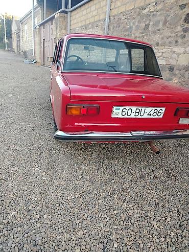 klas 6: VAZ 2101, qırmızı rəngdə sedan - Kuzov: klassik “Jiquli” dizaynı — 3