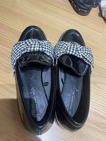 Qadın ayaqqabıları: ZARA BASIC Collection qadın loaferləri

- Rəng: qara (parlaq lak) — 1