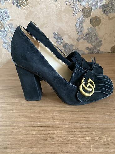 temiz deri: GUCCI Qadın klassik tufli – qara süet, enli hündürdaban - Material — 1