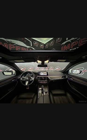 bmw f10 salon: BMW 5 Series (G30 LCI) – M paket sedan - Kuzov: ağ rəng, LCI — 5