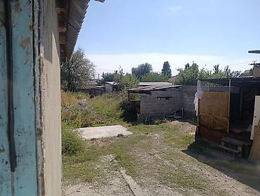 бассейн отдых: Сдается небольшой одноэтажный дом с участком. - Ровный, огорожен - Во — 2
