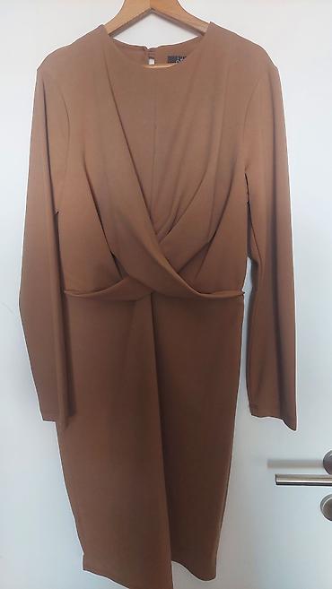 deezee papuce: Elegantna haljina u kamel/smeđoj boji, midi dužine. Model sa dugim — 2