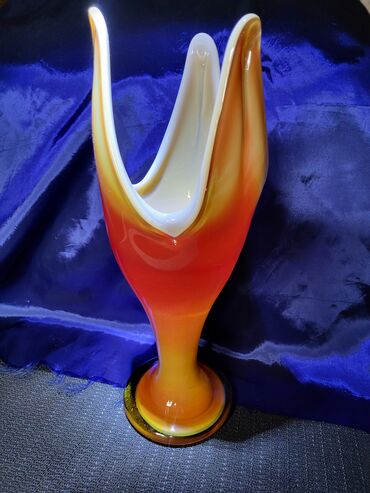 Stare vaze i dekor: Vaza rucni rad Dragan Drobnjak iz 70ih.god. Vaza duvano staklo,bez — 2