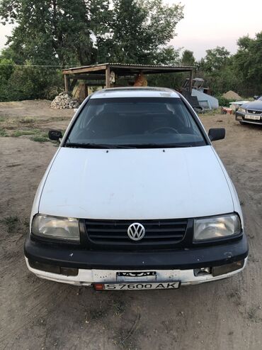 Volkswagen Vento: 1993 г., 1.8 л, Механика, Бензин, Седан