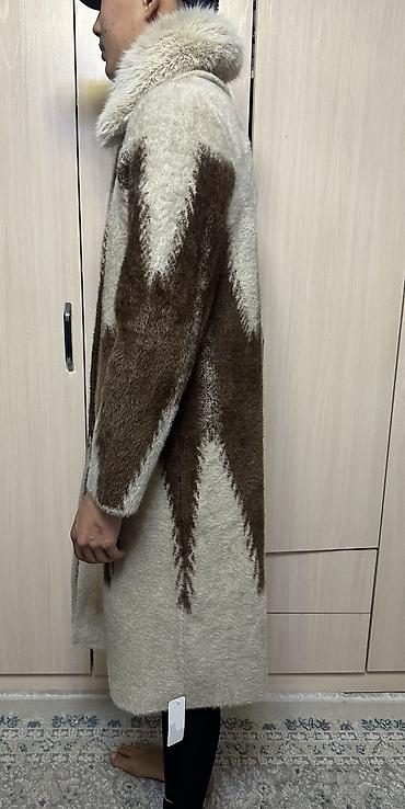 Пальто: Распродажа 3 Длинное тёплое пальто из фактурного мехового полотна. - — 2