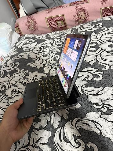 ipad 6th generation: Клавиатура‑чехол с тачпадом для iPad - Форм‑фактор “ноутбук”: жёсткое — 2