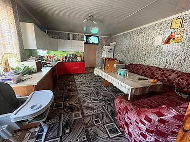 мин булак: Продаётся жилой дом с приусадебным участком. участок 8 сот - — 10