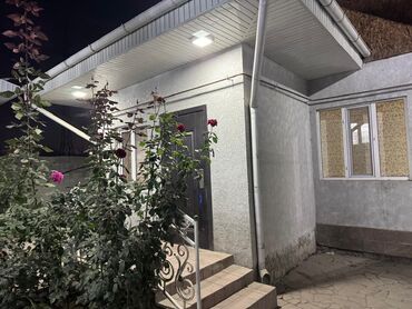 посуточно аренда дома: Сдаю дом 2 комн все условия + газ.отопление на длительный срок 65000