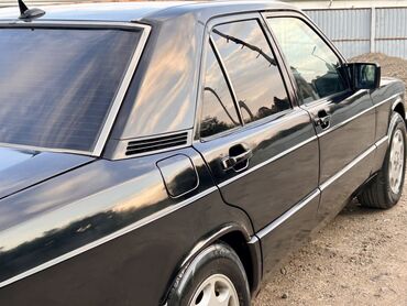 Mercedes-Benz: Maşın şəkildə göründüyü kimidir. Kasmetikasi idealdi. Tək kraskasina — 16