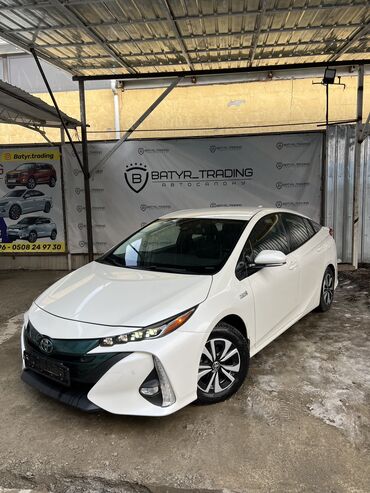 Toyota: Toyota Prius: 2018 г., 1.8 л, Вариатор, Гибрид, Седан