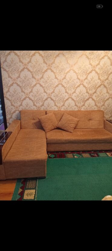 Paltaryuyan maşınlar: Künc divan, Parça