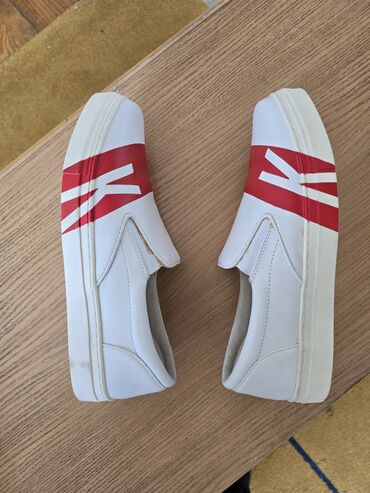 Куртки: Новая куртка мужскаяни разу не одевалитолько примеряли,этикетки — 9