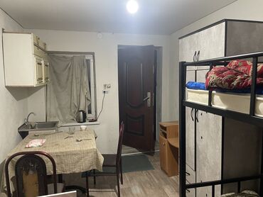 Долгосрочная аренда комнат: 12 м², С мебелью at lalafo.kg Долгосрочная аренда комнат: 12 м², С мебелью