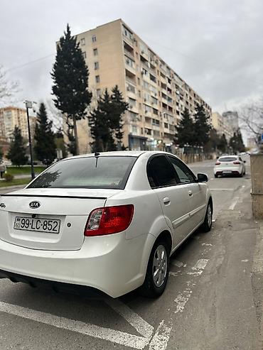 aftomobil: Kia Rio: 1.4 l | 2010 il Sedan — 3