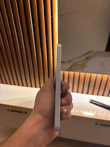 Мобильные телефоны и аксессуары: Samsung Galaxy S23 FE, 256 ГБ, цвет - Белый, Face ID — 4