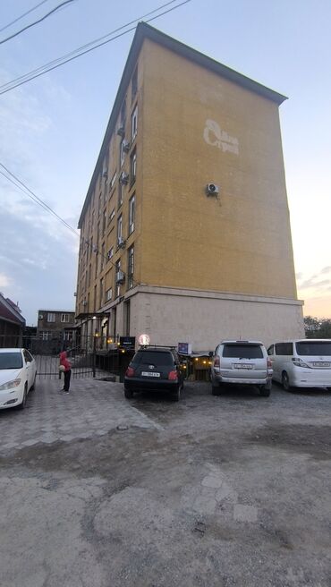 продаю дом в городе бишкек: Продам коммерческое помещение свободного назначения с действующими