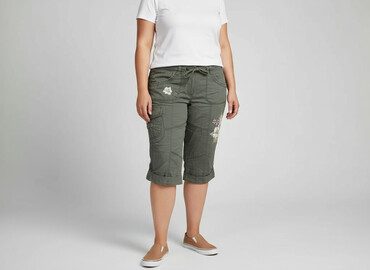 krótkie spodenki damskie bojówki: Evans, 3/4 Trousers for women, size 2XL