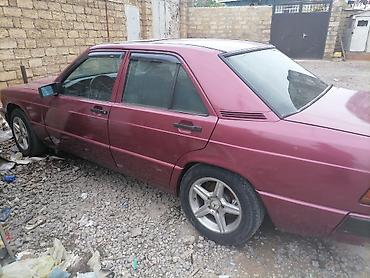 masinlar mersedes: Mercedes-Benz 190 (W201): 2 l | 1993 il Sedan — 2