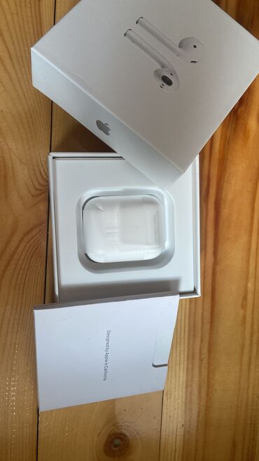 mikro qulaqcıq: Apple AirPods 2 simsiz qulaqliqlari yüksak keyfiyyetli LUX replikadir