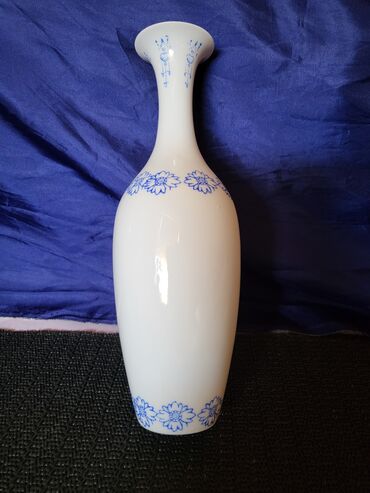 Stare vaze i dekor: Vaza 1.Nova, tanak kineski porcelan,rucni oslikana 60,70te. Vaza — 9