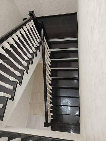 Деревянные лестницы: Деревянная лестница Для дома, Вид дерева: Орех, Форма лестницы: Много-маршевая, Стиль: Классический — 23