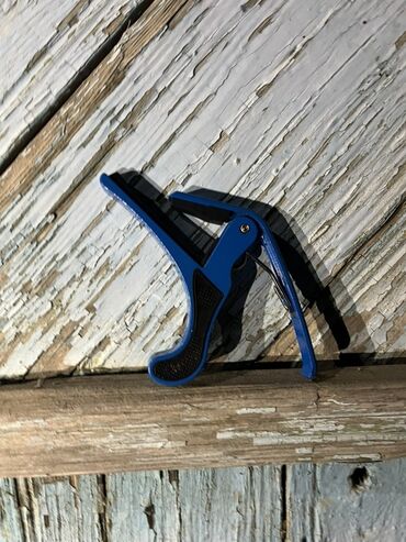 прокат национальных костюмов для детей: Гитарный комплект аксессуаров. В комплект входят: - Каподастр для