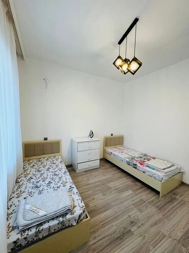 купить дом в азербайджане: Satılır: Hovuzlu həyət evi - Fasadda ağ kərpic üslublu müasir bina