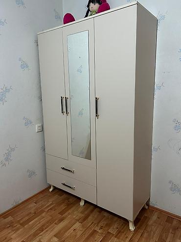 Dolablar: Dolab 2 aydı alınıb, köçlə əlaqədar satılır 140 azn. Ünvan Yeni — 1