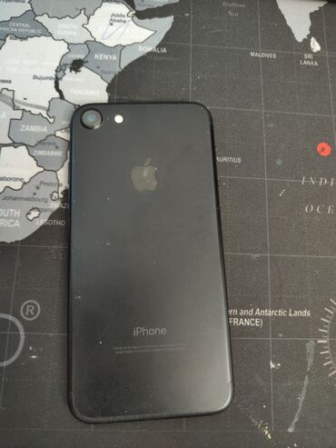 Apple iPhone: IPhone 7, Б/у, 32 ГБ, Черный, Чехол, Кабель