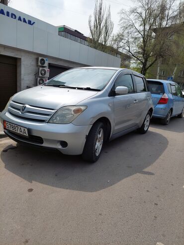 требуется эксковаторщик: Toyota ist: 2002 г., 1.5 л, Автомат, Бензин, Хетчбек