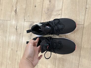 обувь женская большие размеры: Кроссовки, 38, Puma, Б/у, цвет - Черный