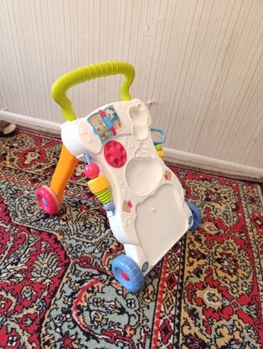 детские машинки толокар: Толокар + ходунок 
700 сом + игрушки в подарок