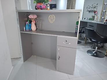 mebel taxtası: Resepşn stolu 180 Azn. Təcili satılır. Ünvan Razin. Nərgiz🌾9295 — 3