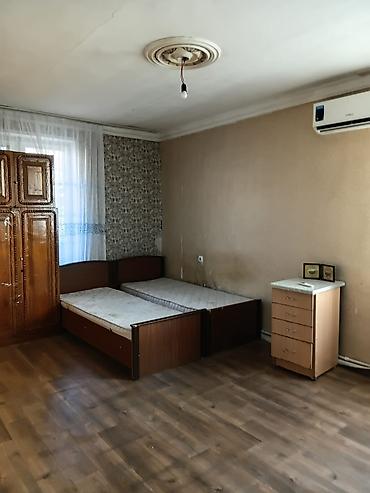 bakixanovda ev: Bakixanov qes Aygun moll yaxin 1 otaq bina evi 5/4 ewyali kiraye — 2