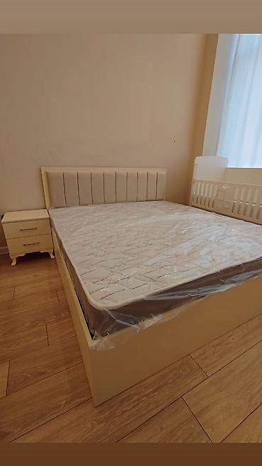 ucuz manej: Üç qapı dolablar 629 azn. Ağ rəngdə yataq otağı dəsti. Dəstə daxildir — 8