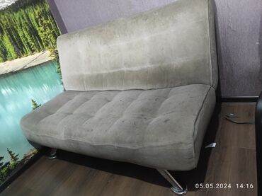 мебель б у диван: 2 дивана складные серые, б/у Большой в длину 1,5 метра - 3000 сом
