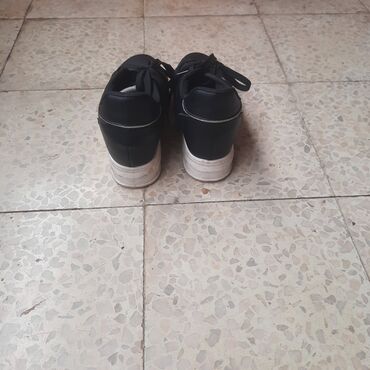 Women's Sneakers and athletic shoes: Cene 500 i 800 din
bele 1000 din — 7