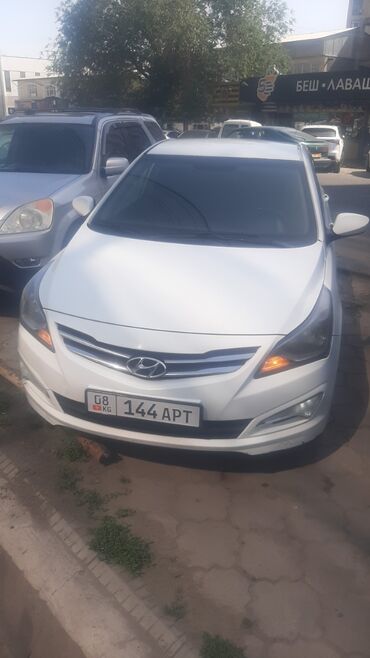 хундай аксент авто: Белый седан Hyundai Accent. Этот автомобиль предлагает комфорт и