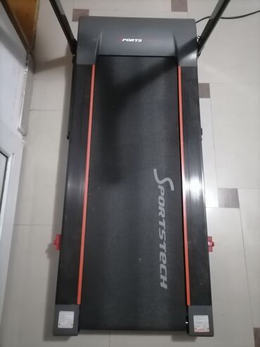 Trake za trčanje: Traka za trčanje Sportstech F10 - Kompaktna električna traka sa — 7