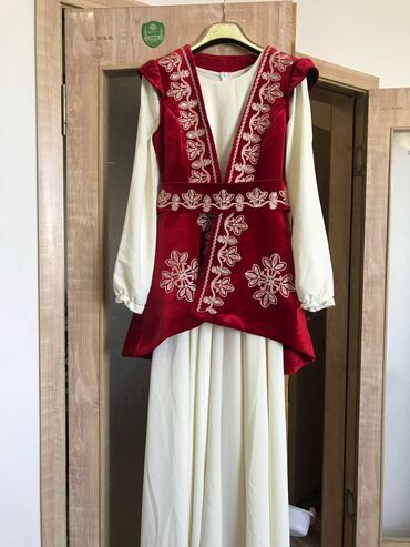 атласное платье со шлейфом: Вечернее платье, Длинное, Атласное, M (EU 38)