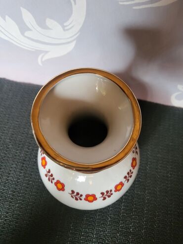 Ostali kućni dekor: Vaza Zajecar porcelan 70te.god. Vaza je perfektna,sve na vazi odsjaj — 6