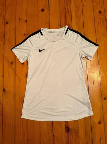 Спортивная форма: Nike Orginal az geyinilib cirigi yoxdu teptezedi